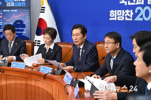 정청래 더불어민주당 대표가 12일 서울 여의도 국회에서 열린 최고위원회의에서 발언하고 있다. [사진=곽영래 기자]