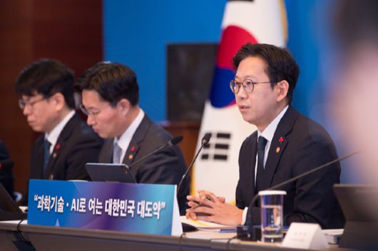 배경훈 부총리 겸 과학기술정보통신부 장관이 14일 오전 서울 중구 서울중앙우체국에서 열린 '우주항공청, 과학기술원, 정보통신기술분야 업무보고' 에서 발언하고 있다. [사진=과기정통부]