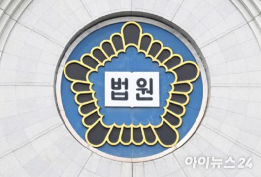 청주지방법원 형사11부(부장판사 태지영)는 존속살해 혐의로 기소된 30대 남성 A씨의 첫 공판을 진행했다. [사진=정소희 기자]