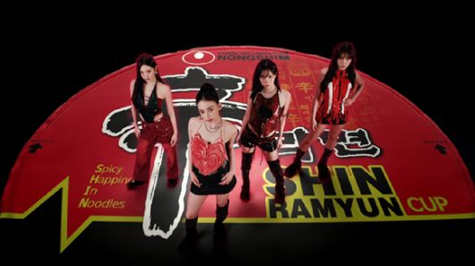 신라면 에스파 글로벌 광고 스틸컷. [사진=농심]