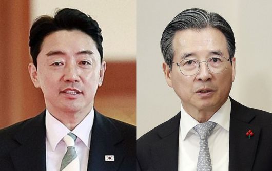 강훈식 대통령 비서실장(왼쪽)·김용범 경제수석비서관 [사진=연합뉴스]