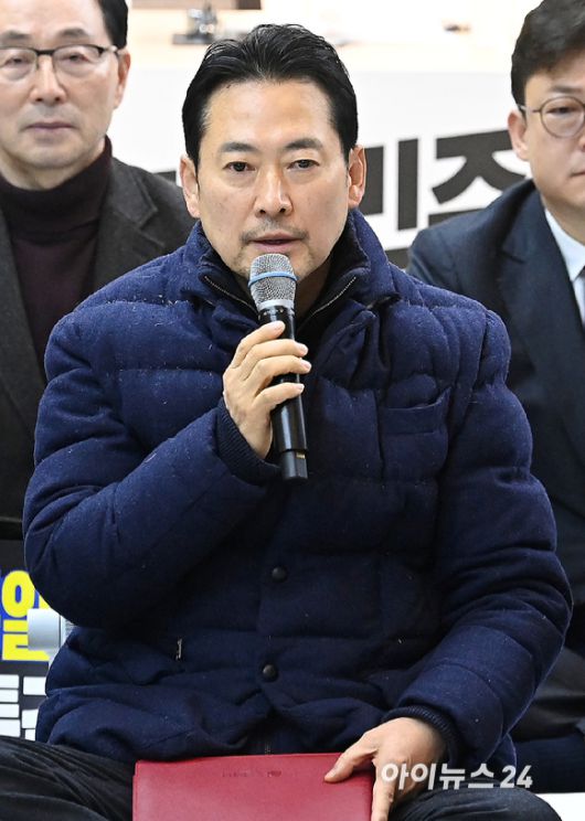 통일교 및 공천뇌물 특검 수용 촉구 단식을 이어가는 장동혁 국민의힘 대표가 19일 서울 여의도 국회 로텐더홀에서 열린 최고위원회의에서 발언하고 있다. [사진=곽영래 기자]