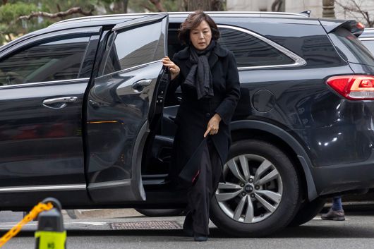 무소속(전 더불어민주당) 강선우 의원에게 '공천헌금' 1억원을 전달한 혐의를 받는 김경 서울시의원이 피의자 신분으로 조사를 받기 위해 15일 서울경찰청 공공범죄수사대로 출석하고 있다. 2026.1.15 [사진=연합뉴스]