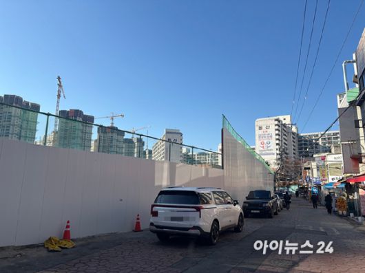 서울 노원구 월계동 중흥s클래스 시공현장 옆 동신아파트가 보이고 있다. [사진=김민지 기자]