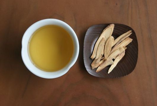 사진은 황기와 황기차. [사진=픽사베이]