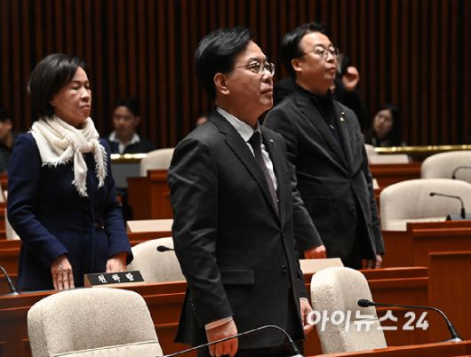 송언석 국민의힘 원내대표가 22일 서울 여의도 국회에서 열린 긴급 의원총회에 참석하고 있다. [사진=곽영래 기자]