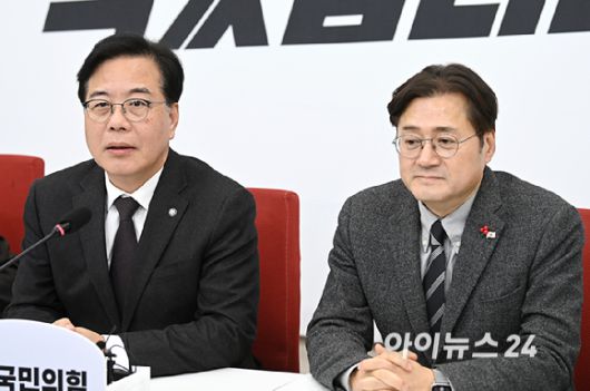 송언석 국민의힘 원내대표가 22일 서울 여의도 국회에서 홍익표 청와대 정무수석을 접견하고 있다. [사진=곽영래 기자]