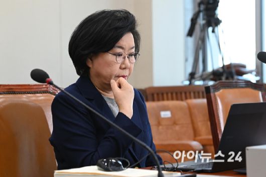 이혜훈 기획예산처 장관 후보자가 23일 오전 서울 여의도 국회 재정경제기획위원회에서 열린 인사청문회에 참석해 있다. [사진=곽영래 기자]