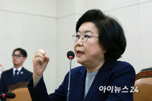 이혜훈 기획예산처 장관 후보자가 23일 서울 여의도 국회에서 열린 재정경제기획위원회의 인사청문회에서 의원 질의에 답하고 있다. [사진=곽영래 기자]