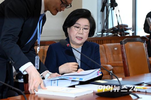 이혜훈 기획예산처 장관 후보자가 23일 오전 서울 여의도 국회 재정경제기획위원회에서 열린 인사청문회에 참석해 있다. [사진=곽영래 기자]