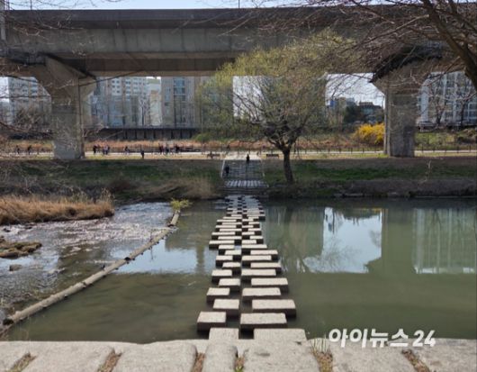 '성동리버뷰자이' 앞 서울 청계천 현장. [사진=김민지 기자]