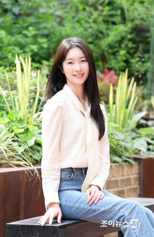 JTBC 수목드라마 '나쁜엄마'에서 '오하영' 역으로 활약한 배우 홍비라가 8일 서울 마포구 상수동에서 진행된 조이뉴스24와의 인터뷰에 앞서 포즈를 취하고 있다. [사진=정소희 기자]