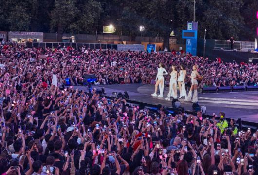 블랙핑크가 영국 런던에서 열린 '하이드 파크 브리티시 서머 타임 페스티벌에 참석해 무대를 선보이고 있다. [사진=YG엔터테인먼트]