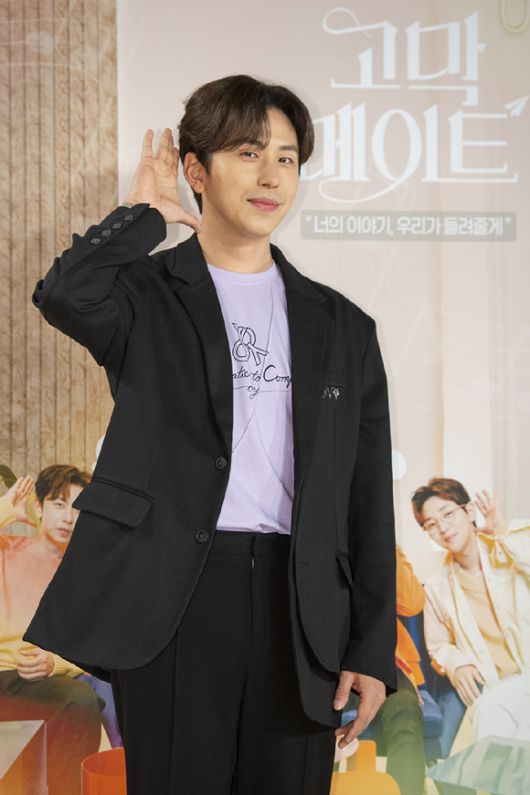 그룹 데이브레이크 이원석이 4일 온라인으로 진행된 SBS모비딕-KT Seezn(시즌) 공동제작 웹예능 '고막메이트' 시즌 3 제작발표회에 참석해 포즈를 취하고 있다. [사진=SBS모비딕, KT Seezn]