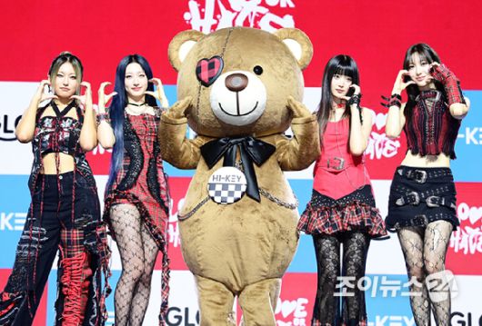 그룹 하이키가 19일 오후 서울 한남동 블루스퀘어에서 진행된 하이키(H1-KEY) 세 번째 미니앨범 '러브 오어 헤이트'(LOVE or HATE) 쇼케이스에 참석하고 있다. [사진=정소희 기자]