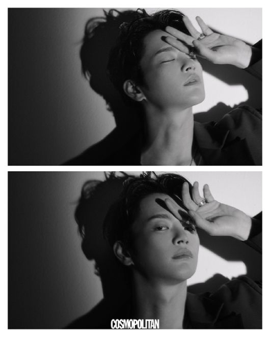 배우 서인국이 화보 촬영에서 포즈를 취하고 있다. [사진=코스모폴리탄]