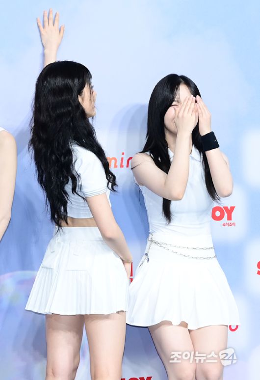 그룹 엔믹스(NMIXX) 규진과 해원이 21일 오후 인천광역시 중구 A리조트에서 열린 '2024 SBS 가요대전 썸머' 블루카펫 행사에 참석하고 있다. [사진=정소희 기자]