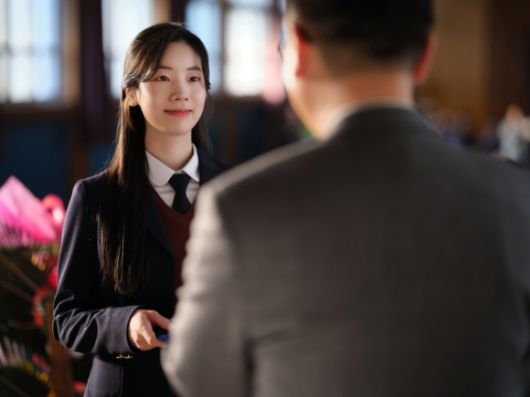 트와이스 다현이 영화 '그 시절, 우리가 좋아했던 소녀'에서 열연하고 있다. [사진=주식회사 위지윅스튜디오 / CJ CGV]