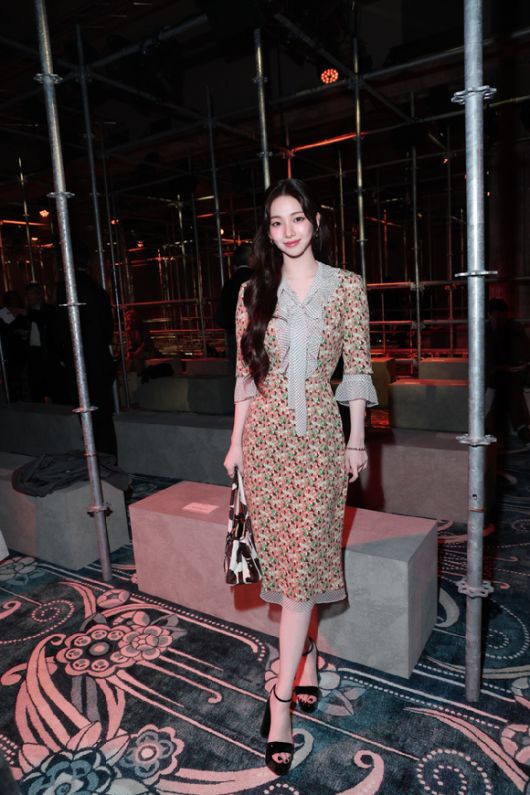 프라다 패션쇼에 참석한 에스파 카리나 [사진=프라다 ]