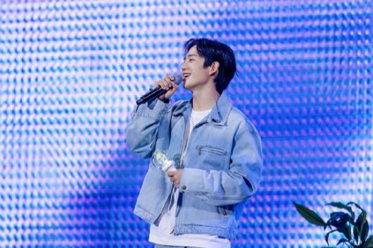 배우 정해인이 앙코르 팬미팅 'OUR TIME – HBD'(아워 타임 – 해피벌스데이)에서 팬들을 만나고 있다. [사진=FNC엔터테인먼트]