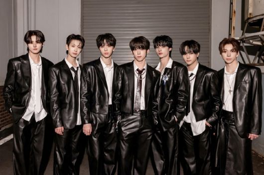 앰퍼샌드원이 본격적으로 컴백 활동에 돌입한다. [사진=FNC엔터테인먼트]