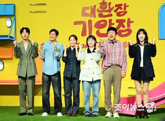 (왼쪽부터)방탄소년단 진-정효민 PD-황윤서 PD-이소민 PD-기안84-지예은이 15일 오전 서울 종로구 JW매리어트 동대문에서 열린 넷플릭스 새 예능 시리즈 '대환장 기안장' 기자간담회에 참석하고 있다. [사진=정소희 기자]