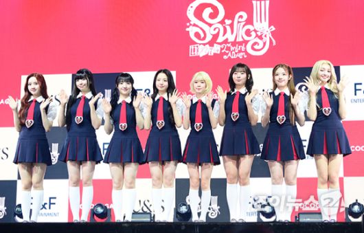 그룹 유니스(UNIS)가 15일 서울 광장동 예스24 라이브홀에서 열린 두 번째 미니앨범 'SWICY(스위시)' 발매 쇼케이스에 참석하고 있다. [사진=정소희 기자]