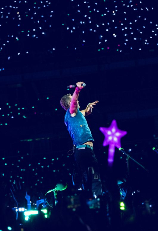 밴드 콜드플레이(크리스 마틴, 존 버클랜드, 윌 챔피언, 가이 베리맨)가 16일 오후 경기 고양시 고양종합운동장에서 진행된 내한 공연 'Coldplay [Music Of The Spheres World Tour]'에서 무대를 펼치고 있다 [사진=라이브네이션코리아]