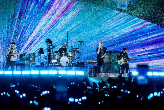 밴드 콜드플레이(크리스 마틴, 존 버클랜드, 윌 챔피언, 가이 베리맨)가 16일 오후 경기 고양시 고양종합운동장에서 진행된 내한 공연 'Coldplay [Music Of The Spheres World Tour]'에서 무대를 펼치고 있다 [사진=라이브네이션코리아]