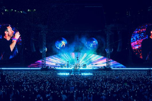 밴드 콜드플레이(크리스 마틴, 존 버클랜드, 윌 챔피언, 가이 베리맨)가 16일 오후 경기 고양시 고양종합운동장에서 진행된 내한 공연 'Coldplay [Music Of The Spheres World Tour]'에서 무대를 펼치고 있다 [사진=라이브네이션코리아]