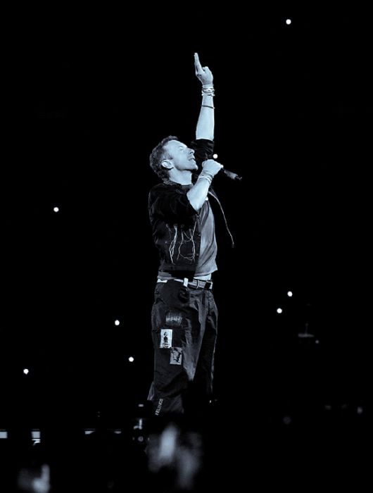 밴드 콜드플레이(크리스 마틴, 존 버클랜드, 윌 챔피언, 가이 베리맨)가 16일 오후 경기 고양시 고양종합운동장에서 진행된 내한 공연 'Coldplay [Music Of The Spheres World Tour]'에서 무대를 펼치고 있다 [사진=라이브네이션코리아]