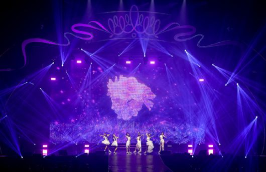 오마이걸(OH MY GIRL) 서울 방이동 올림픽공원 올림픽홀에서 10주년 단독콘서트 '2025 OH MY GIRL CONCERT 'Milky Way''에서 무대를 선보이고 있다. [사진=알비더블유, WM엔터테인먼트]