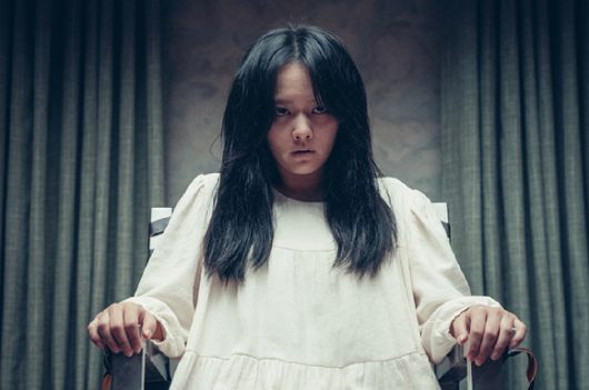 배우 정지소가 '거룩한 밤: 데몬 헌터스'에서 열연하고 있다. [사진=롯데엔터테인먼트]