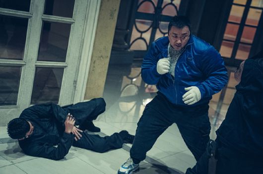 배우 마동석이 '거룩한 밤: 데몬 헌터스'에서 열연하고 있다. [사진=롯데엔터테인먼트]