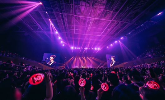 밴드 엑스디너리 히어로즈가 5월 2일부터 5일까지 서울 송파구 올림픽공원 올림픽홀에서 열린 새 월드투어 '엑스디너리 히어로즈 '뷰티풀 마인드' 월드 투어'에서 공연을 펼치고 있다. [사진=JYP엔터테인먼트]