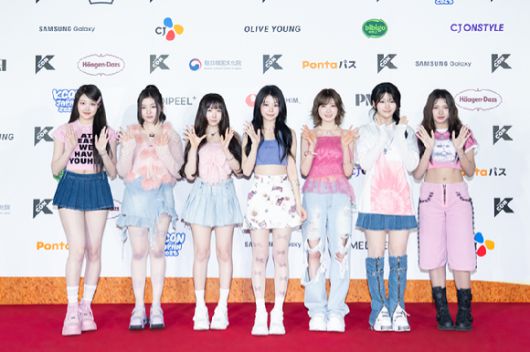 그룹 세이마이네임이 지난 9일 일본 지바현 마쿠하리 멧세에서 개최된 '케이콘 재팬 2025(KCON JAPAN 2025)' 레드카펫 행사에서 포즈를 취하고 있다. [사진=CJ ENM]