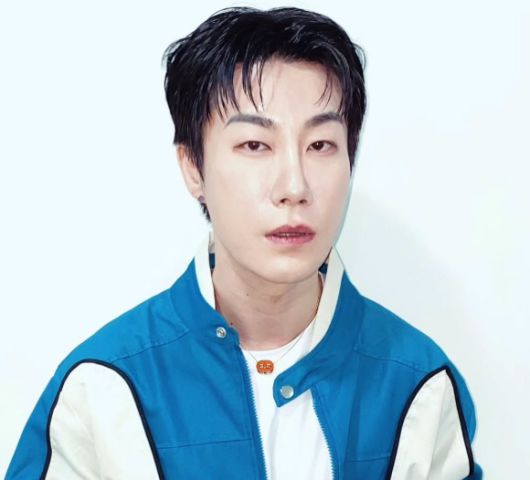 래퍼 산이가 주거침입 등의 혐의로 소속 아티스트에게 피소됐다. 사진은 산이. [사진=산이 인스타그램]