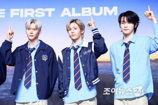 그룹 라이즈 은석-쇼타로-성찬이 19일 오전 서울 용산구 블루스퀘어에서 열린 라이즈(RIIZE) 첫 정규 'ODYSSEY(오디세이)' 쇼케이스에 참석하고 있다. [사진=정소희 기자]