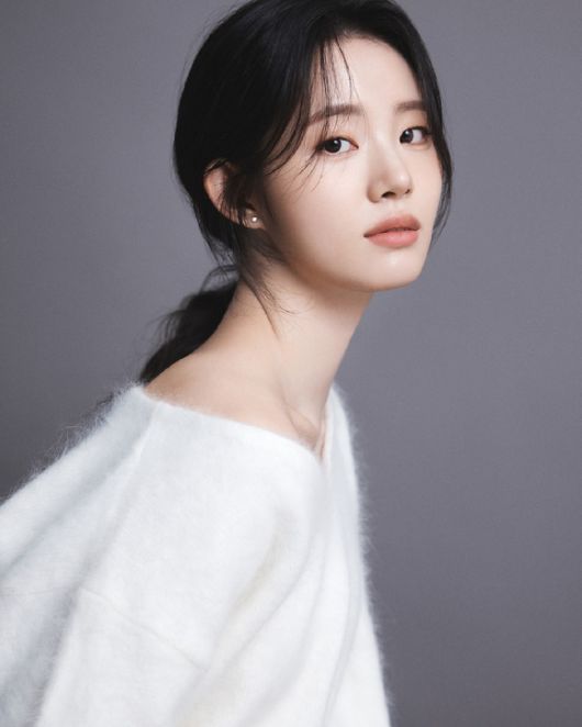 배우 신시아가 '언젠가는 슬기로울 전공의 생활' 촬영에 앞서 사진촬영을 하고 있다. 사진은 신시아 프로필. [사진=앤드마크]