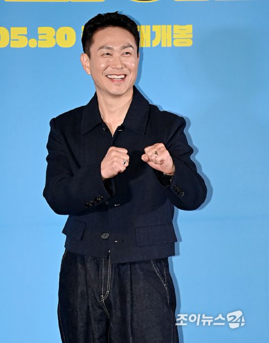 배우 오정세가 26일 오후 서울 용산구 CGV용산아이파크몰에서 영화 ‘하이파이브’ 언론시사회에서 포토타임을 갖고 있다. [사진=곽영래 기자]