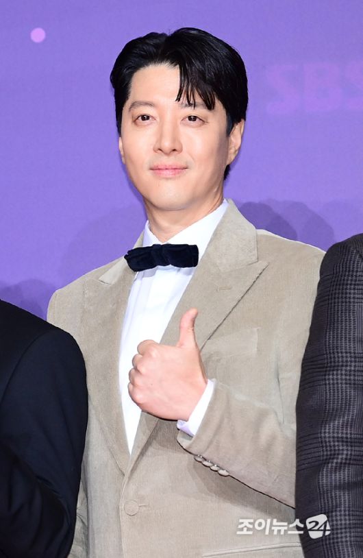 '미운 우리 새끼' 배우 이동건이 30일 오후 서울 마포구 상암 SBS 상암프리즘 타워에서 열린 '2023 SBS 연예대상' 시상식에 참석하고 있다. [사진=정소희 기자]