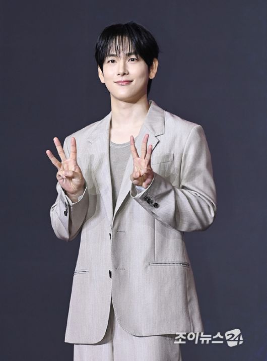 배우 임시완이 9일 서울 용산구 서울드래곤시티에서 열린 오징어 게임 시즌3 제작발표회에서 포토타임을 갖고 있다.[사진=곽영래 기자]