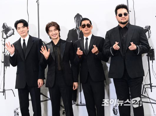 그룹 god 데니안-손호영-박준형-김태우가 30일 오후 서울 영등포구 여의도 KBS홀에서 열린 JYP 딴따라 포토월 헹사에 참석하고 있다. [사진=정소희 기자]