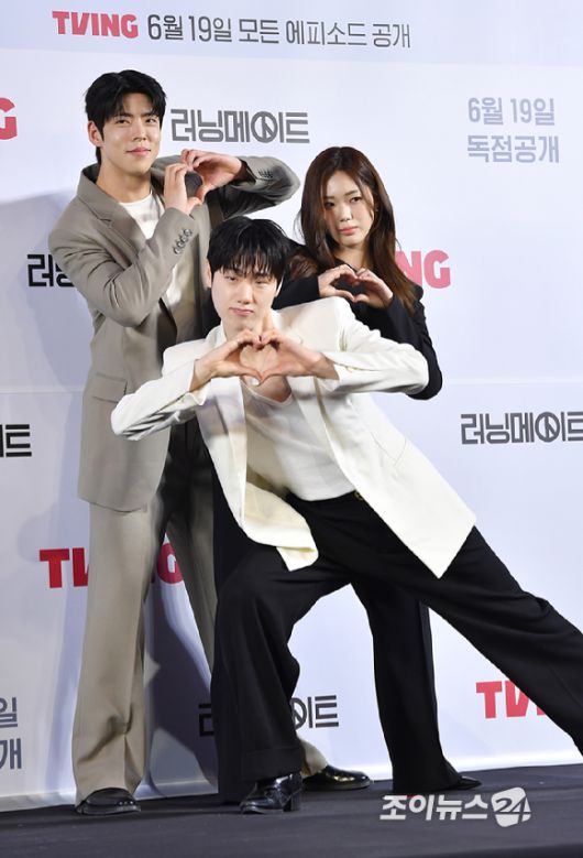 배우 최우성, 이봉준, 김지우가 12일 오후 서울 마포구 상암동 스탠포드호텔에서 진행된 티빙 오리지널 '러닝메이트' 제작발표회에 참석해 포즈를 취하고 있다. [사진=문수지 기자]