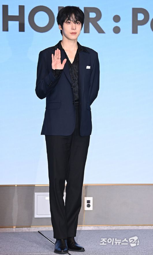 그룹 에이티즈 윤호가 12일 오후 서울 마포구 호텔 나루 서울 엠갤러리에서 열린 미니 12집 '골든 아워 : 파트 3'(GOLDEN HOUR : Part.3) 앨범 발매 기념 기자간담회에서 포즈를 취하고 있다. [사진=곽영래 기자]