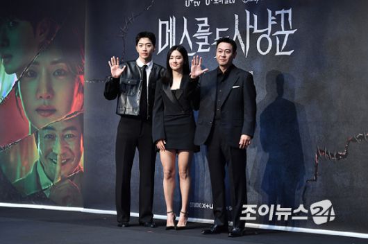 배우 강훈, 박주현, 박용우가 12일 오전 서울 구로구 신도림동 라마다서울신도림호텔에서 진행된 LG유플러스 STUDIO X+U 새 미드폼 드라마 '메스를 든 사냥꾼' 제작발표회에 참석해 포즈를 취하고 있다. [사진=문수지 기자]