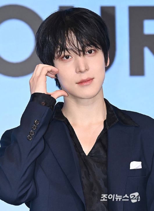 그룹 에이티즈 윤호가 12일 오후 서울 마포구 호텔 나루 서울 엠갤러리에서 열린 미니 12집 '골든 아워 : 파트 3'(GOLDEN HOUR : Part.3) 앨범 발매 기념 기자간담회에서 포즈를 취하고 있다. [사진=곽영래 기자]