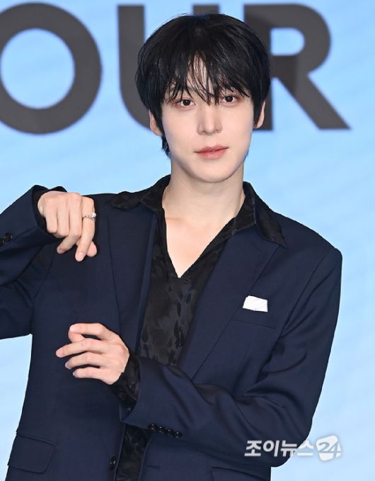 그룹 에이티즈 윤호가 12일 오후 서울 마포구 호텔 나루 서울 엠갤러리에서 열린 미니 12집 '골든 아워 : 파트 3'(GOLDEN HOUR : Part.3) 앨범 발매 기념 기자간담회에서 포즈를 취하고 있다. [사진=곽영래 기자]