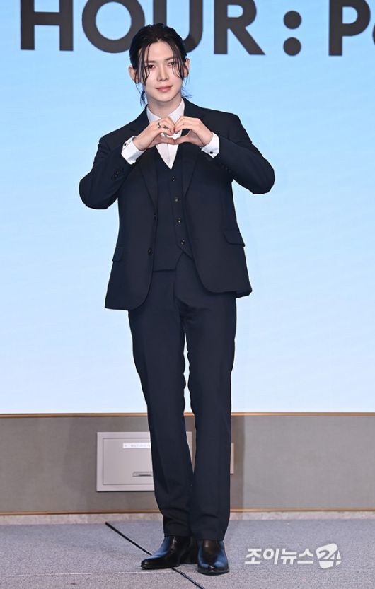 그룹 에이티즈 여상이 12일 오후 서울 마포구 호텔 나루 서울 엠갤러리에서 열린 미니 12집 '골든 아워 : 파트 3'(GOLDEN HOUR : Part.3) 앨범 발매 기념 기자간담회에서 포즈를 취하고 있다. [사진=곽영래 기자]