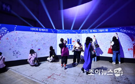 방탄소년단(BTS)과 아미(ARMY, 팬덤명)의 특별한 축제 'BTS FESTA'가 13일 경기도 고양시 킨텍스에서 진행되고 있다. [사진=문수지 기자]